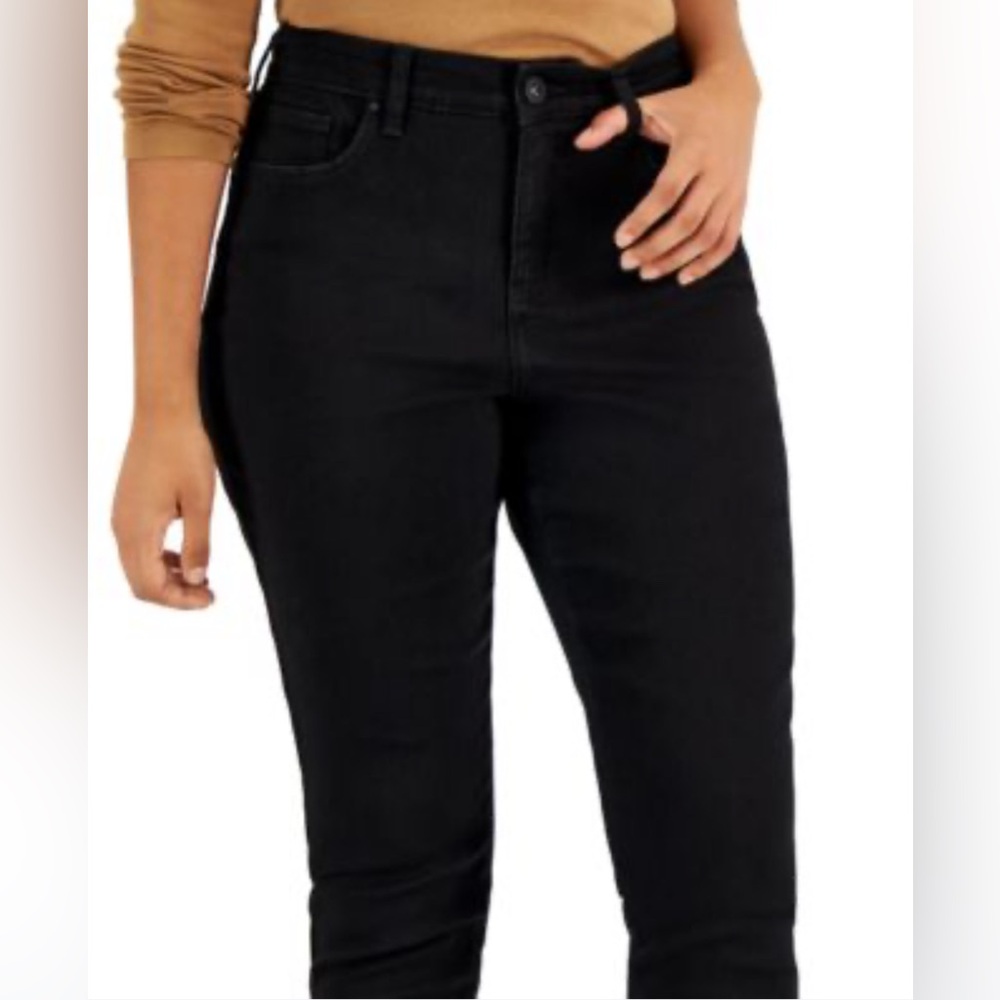 NWT Style & Co. Black Skinny Curvey Leg Jeans